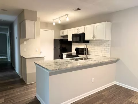 101 Meadowood St #123D, Greensboro, NC 27409