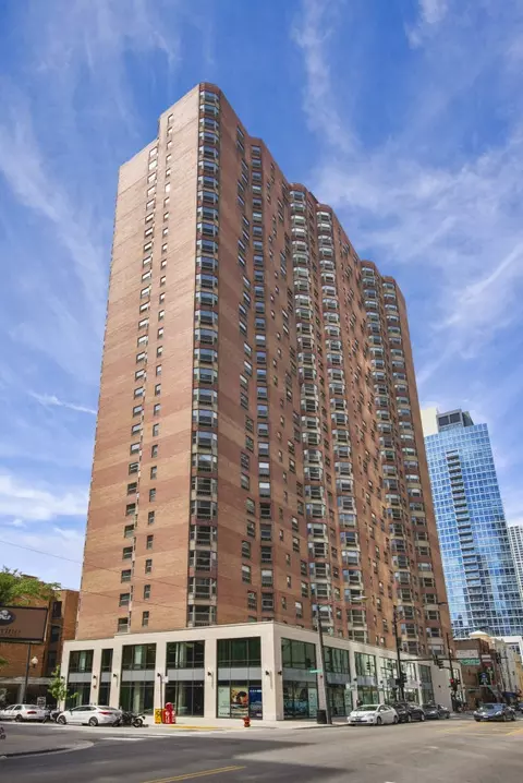 8 W Chestnut St #26B, Chicago, IL 60610