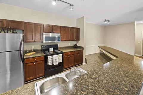 100 Odyssey Lake Dr #5302, Brunswick, GA 31525