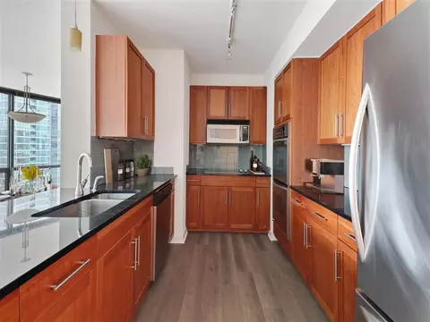 1255 S Michigan Ave #00-2402, Chicago, IL 60605