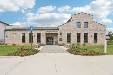 1301 Academic Pkwy #3307, Locust Grove, GA 30248