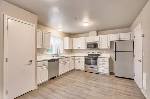 5608 112th St E #5610D, Puyallup, WA 98373