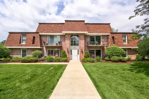 220 Countryside Ln #1, Orchard Park, NY 14127