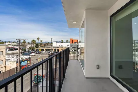 5550 Bonner Ave #401, Los Angeles, CA 91601
