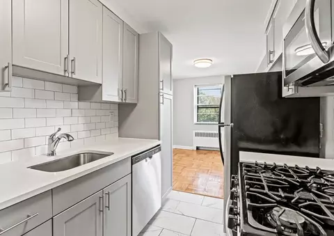 229 W Upsal St #812, Philadelphia, PA 19119
