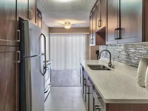 11850 Riverside Dr #122, Los Angeles, CA 91607