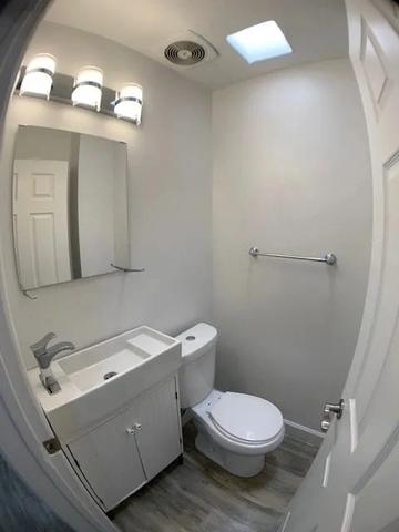 6624 Lemp Ave #6628-04, Los Angeles, CA 91606