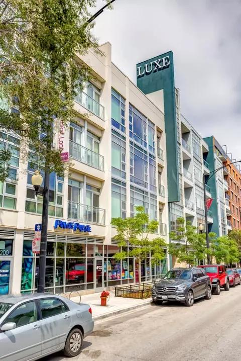 1222 W Madison St #0403, Chicago, IL 60607