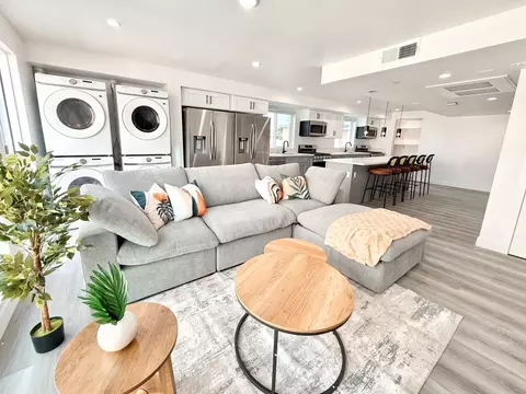1330 W 36th St, Los Angeles, CA 90007