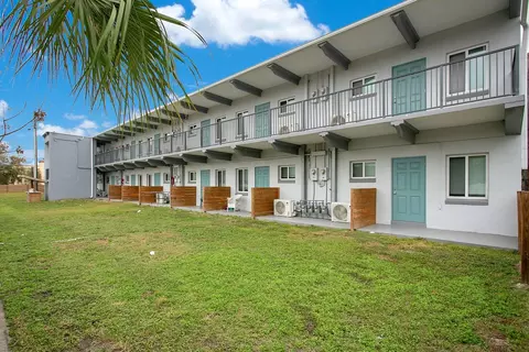 815 Washington St #209, Leesburg, FL 34748