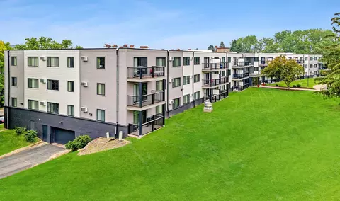 560 W Sandhurst Dr #535-101, Roseville, MN 55113