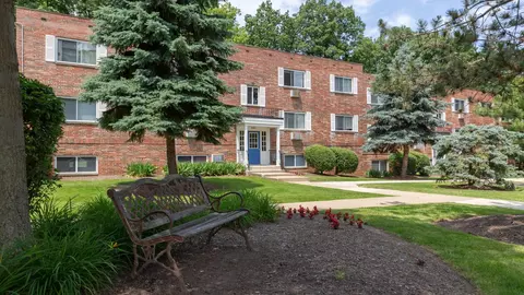 680 Smith Ct #KC205, Rocky River, OH 44116