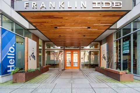 ブラウン Tigé Ultré 25ZX 2025 - Marine Source