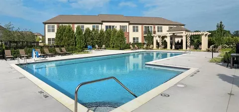 2063 Shearwater Cir #28203, Commerce, MI 48390