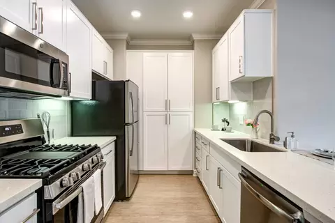 11201 Otsego St #224, Los Angeles, CA 91601