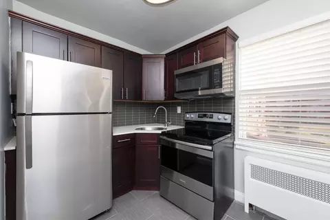 685 W Walnut Ln #2, Philadelphia, PA 19144