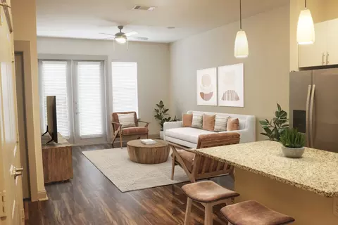 2901 W 5th St #203, Fort Worth, TX 76107