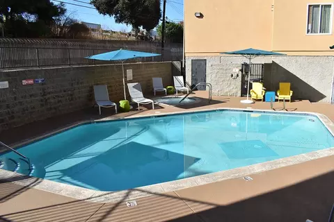 17600 Burbank Blvd #119, Los Angeles, CA 91316