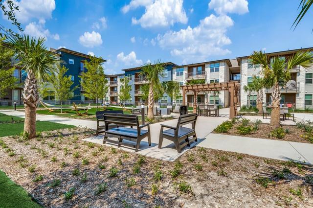 1210 N Cockrell Hill Rd #08111, Dallas, TX 75211