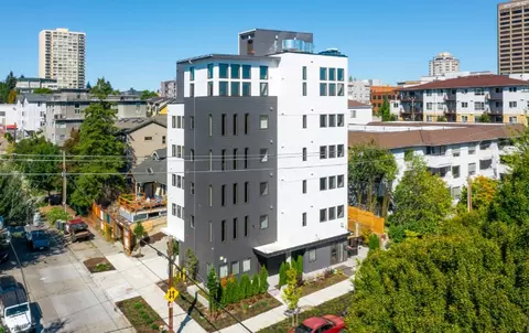802 NE 43rd St #102, Seattle, WA 98105