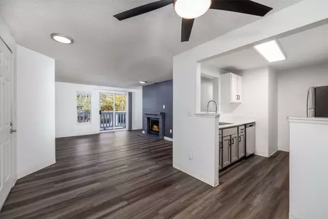 130 SW 112th St #D104, Seattle, WA 98146