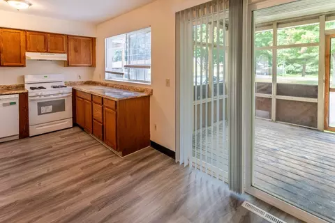 420 Arbor Pointe Dr #144, Battle Creek, MI 49037