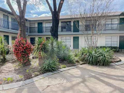211 E Davis St #SWOP-116, Dallas, TX 75203