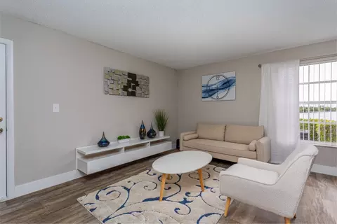 10650 Washington St #16-104, Pembroke Pines, FL 33025