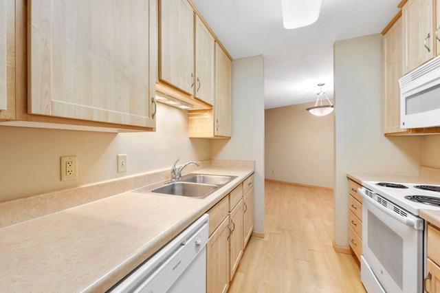 217 Nebraska Ave W #107, Saint Paul, MN 55117