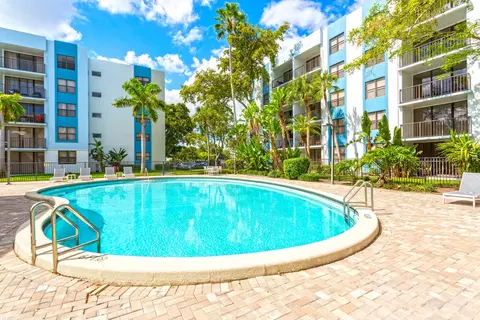 1490 NE 123rd St #C512, North Miami, FL 33161