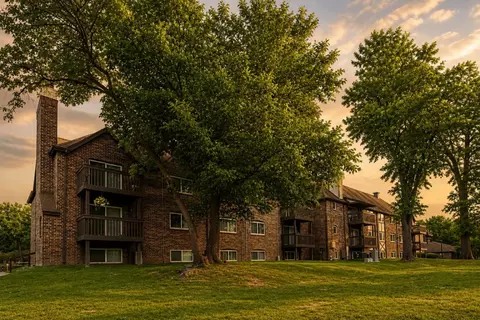 100 E Candlewyck Dr #0821, Kalamazoo, MI 49001