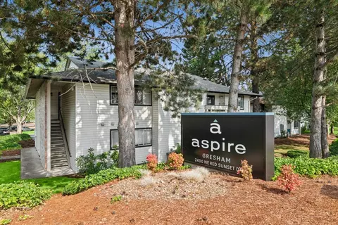 2400 NE Red Sunset Dr #221, Gresham, OR 97030
