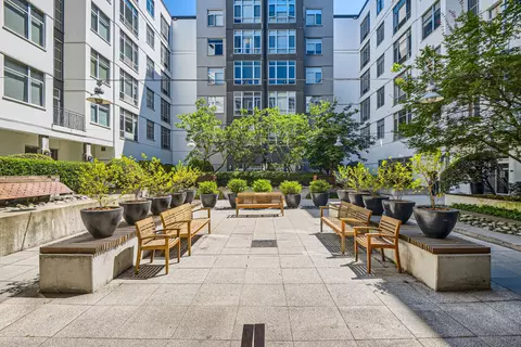 925 NW Hoyt St #310, Portland, OR 97209