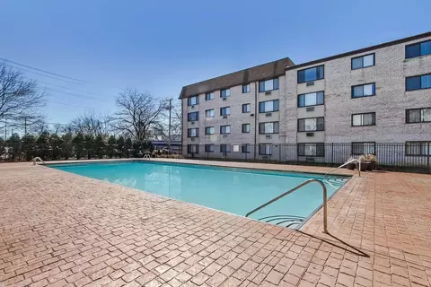 4050 W 115th St #403, Chicago, IL 60655