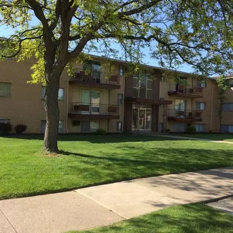 6961 Pearl Rd #2, Middleburg Heights, OH 44130