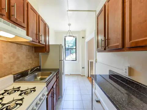 2755 Macomb St NW #0404, Washington, DC 20008
