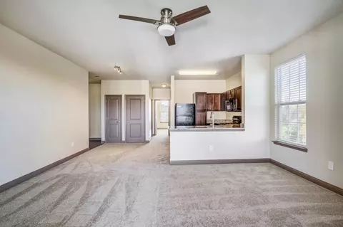 335 Double Creek Dr #130-202, Plainfield, IN 46168