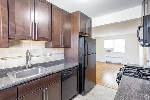 210 W Crystal Lake Ave #212D, Haddonfield, NJ 08033