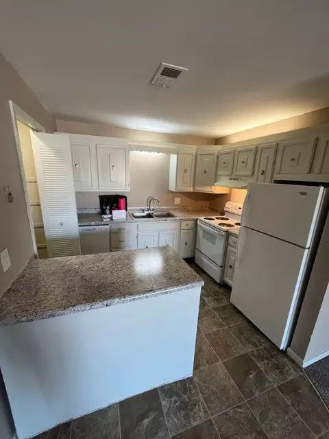 7525 Pierce Plz #7524-02, Omaha, NE 68124