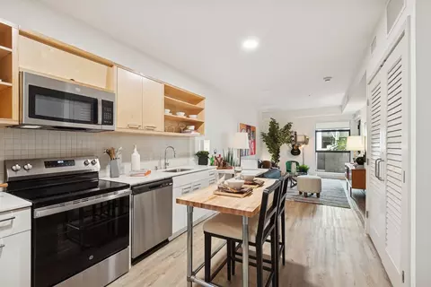 6201 Hollywood Blvd #4204, Los Angeles, CA 90028