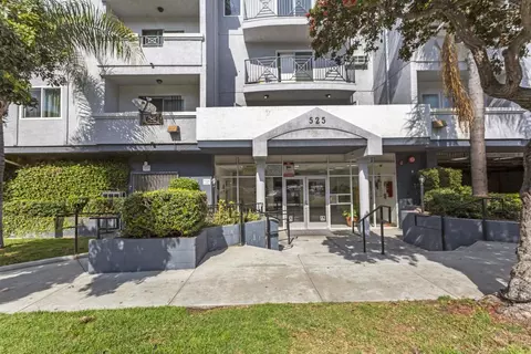 525 W 127th St #1-307, Los Angeles, CA 90044