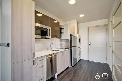 4588 44th Ave SW #208, Seattle, WA 98116
