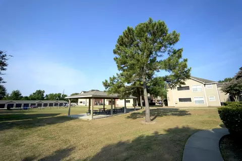 1100 S Cherry St #25-2504, Tomball, TX 77375