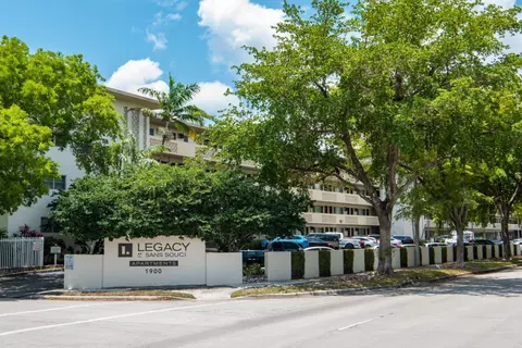 1900 Sans Souci Blvd #422, North Miami, FL 33181