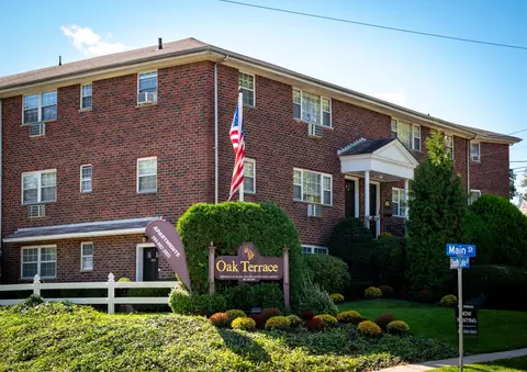 7 S Lake Dr #2B, Hackensack, NJ 07601