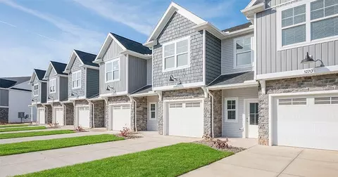 4344 Wyoga Lake Rd #4400, Cuyahoga Falls, OH 44224