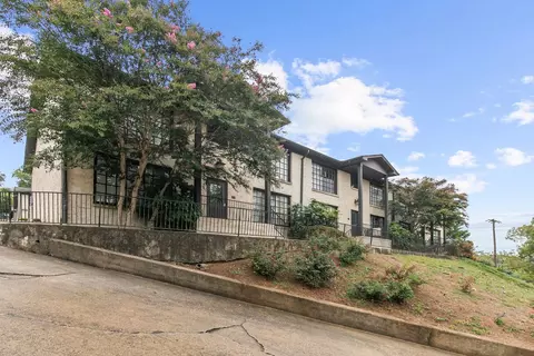 1300 Altamont Way S #1316-D, Birmingham, AL 35205