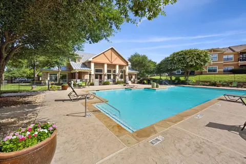 1650 Holland Lake Dr #107, Weatherford, TX 76086
