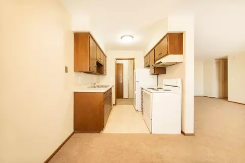 101 Glenbrook Rd N #04, Wayzata, MN 55391