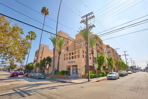 1200 N Mansfield Ave #215, Los Angeles, CA 90038